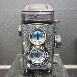 Vintage Seagull Twin Lens Reflex Camera - UNTESTED